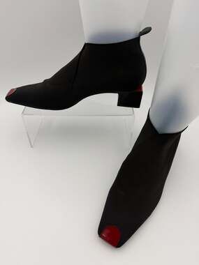 Tory Burch Elastic Ankle Boot Black Size 7.5 Red Cap Toe Stretch